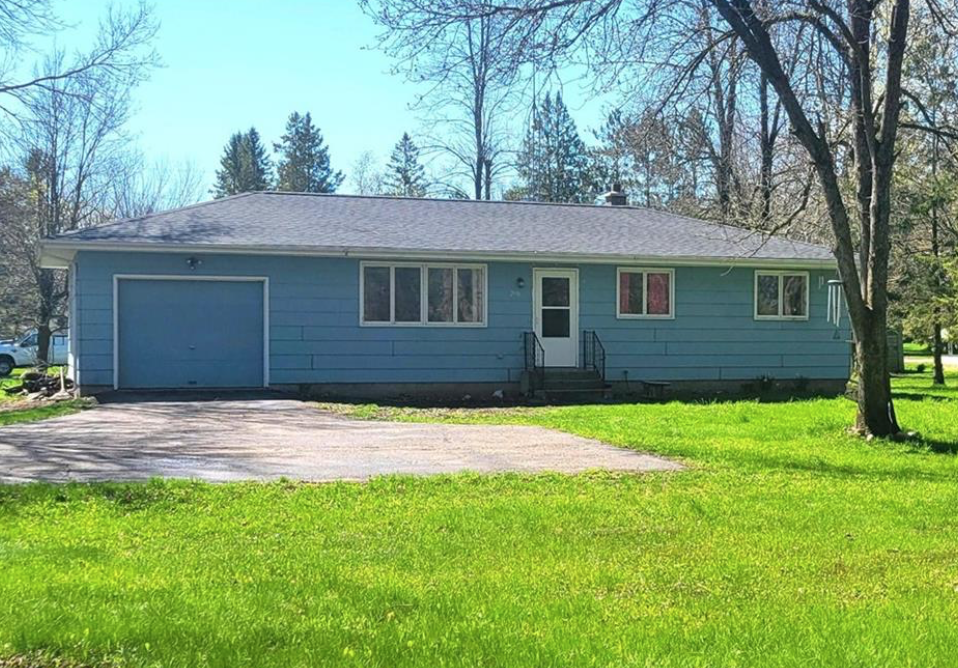 200 W Main St Gilman — Copper Key Realty & Waterfront Eau Claire